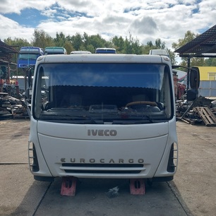 504032232 IVECO Стекло лобовое