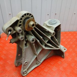 7482270859 RENAULT Кронштейн кабины передний, № XF453664