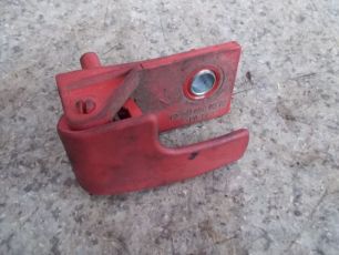 9418900575 MERCEDES Ручка бардачка правого, № XF36710