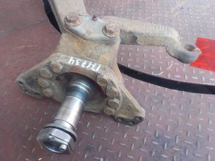 7182196 IVECO Кулак поворотный правый
