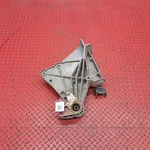 7482270859 RENAULT Кронштейн кабины передний, № XF478377