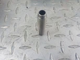 5000684383 RENAULT Направляющая клапана