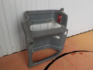7421304660 RENAULT Корпус подножки нижний правый, № XF214659