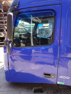 8140914 VOLVO Стекло двери левое, № XF384232