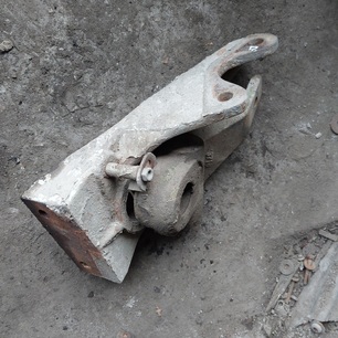 5010098737 RENAULT Кронштейн энергоаккумулятора
