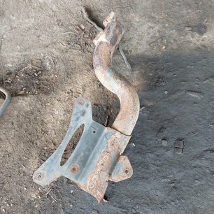 9745201933 MERCEDES Кронштейн крыла заднего правый