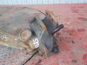3833321601 MERCEDES Кулак поворотный правый