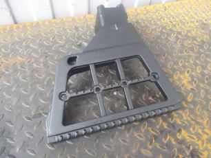 M3011406 MARSHALL Кронштейн подножки нижней правой