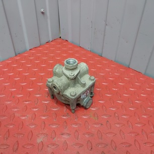 5010588270 RENAULT Клапан ускорительный