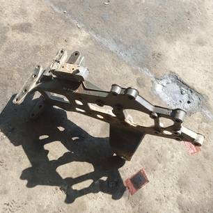 9303220801 MERCEDES Кронштейн передней рессоры, № XF469644