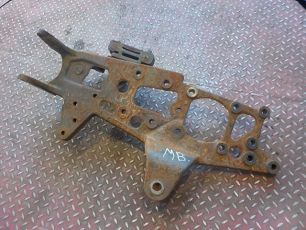9303220501 MERCEDES Кронштейн передней рессоры, № XF197935