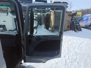 9437205500 MERCEDES Обшивка двери, № XF324105