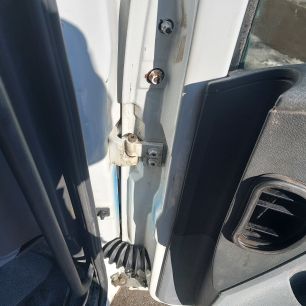 9737200837 MERCEDES Петля двери правая, № XF437034