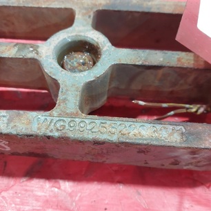 WG9925522030 SITRAK\HOWO Проставка передней рессоры, № XF475628