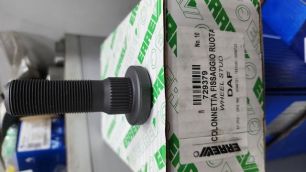 729379 ERREVI Шпилька колеса