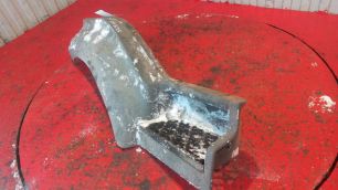 20754284 VOLVO Корпус подножки верхний правый