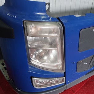 82304585 VOLVO Фара правая, № XF455785