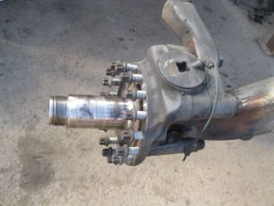 VOLVO Кулак поворотный левый, № XF240193