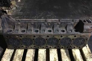 7422083486 RENAULT Головка блока, № XF464369