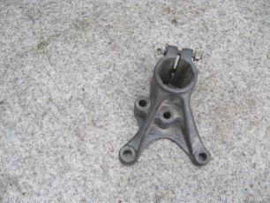 9424920741 MERCEDES Кронштейн глушителя, № XF8776