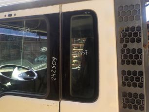 81625500011 MAN Стекло боковое, № XF242557