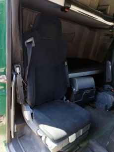 81623076344 MAN Сиденье правое, № XF381027