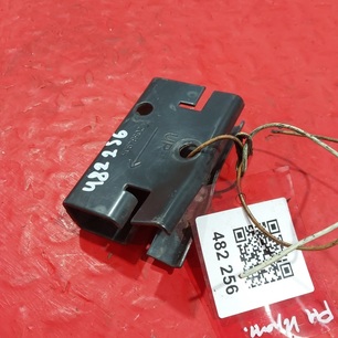 20584805 VOLVO Кронштейн спойлера