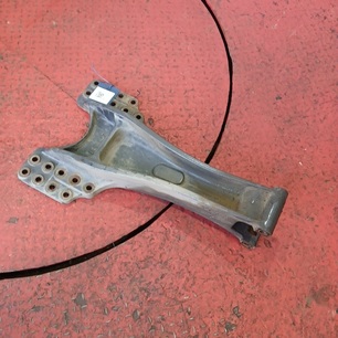 41225944 IVECO Кронштейн реактивной тяги, № XF475710