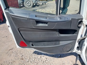 5802102449 IVECO Обшивка двери левая