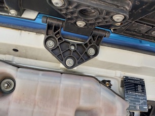 504306106 IVECO Петля капота, № XF450009