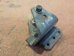 5010269565 RENAULT Кронштейн передней рессоры, № XF124438