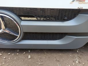 9437514218 MERCEDES Накладка решетки радиатора левая, № XF337166