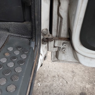 9737200837 MERCEDES Петля двери правая, № XF454748