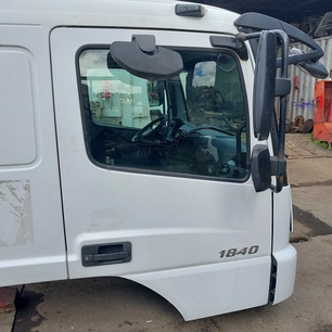 9407200405 MERCEDES Дверь правая