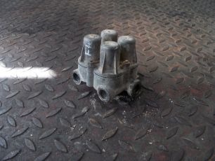 3197585 VOLVO Кран 4-х контурный, № XF54896