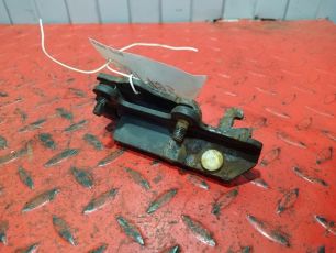 20528498 VOLVO Петля решетки радиатора, № XF381725