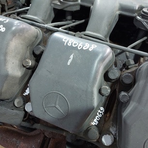4570100130 MERCEDES Клапанная крышка, № XF480688