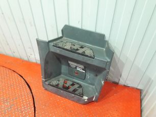 9606661402 MERCEDES Корпус подножки нижний правый