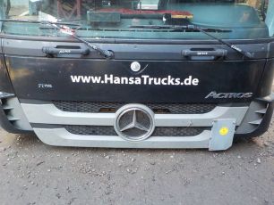 9437501418 MERCEDES Решетка радиатора, № XF222906