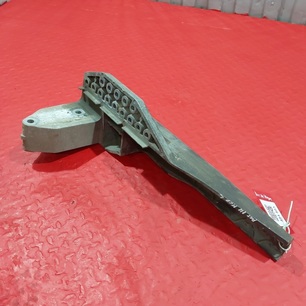 9436660478 MERCEDES Кронштейн подножки нижней левой