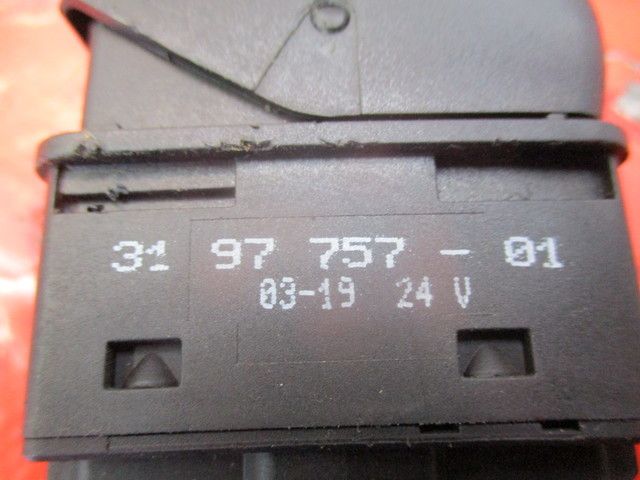 3197757 VOLVO Кнопка, № XF370122, фото 2