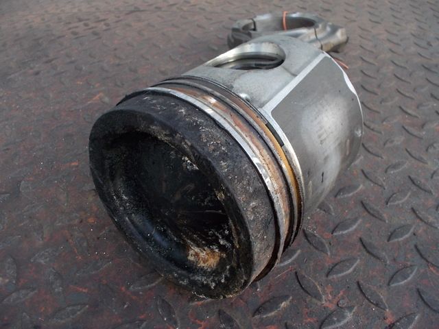 1398785 DAF Поршень, № XF38389, фото 1