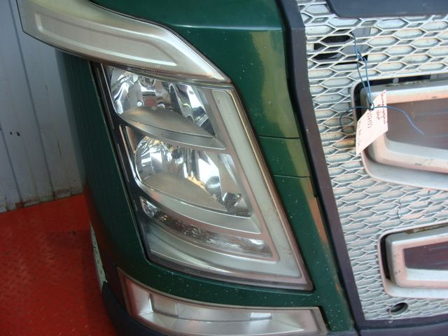22239217 VOLVO Фара правая, № XF297151, фото 1