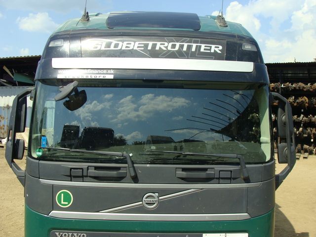 22089732 VOLVO Стекло лобовое, № XF296340, фото 1