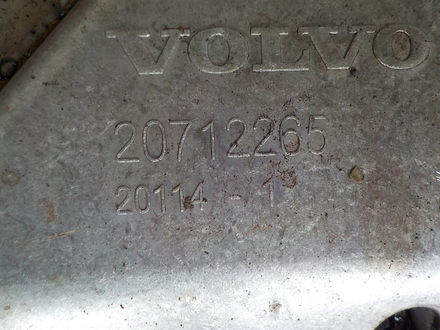 20524643 VOLVO Крышка двигателя, № XF170097, фото 4