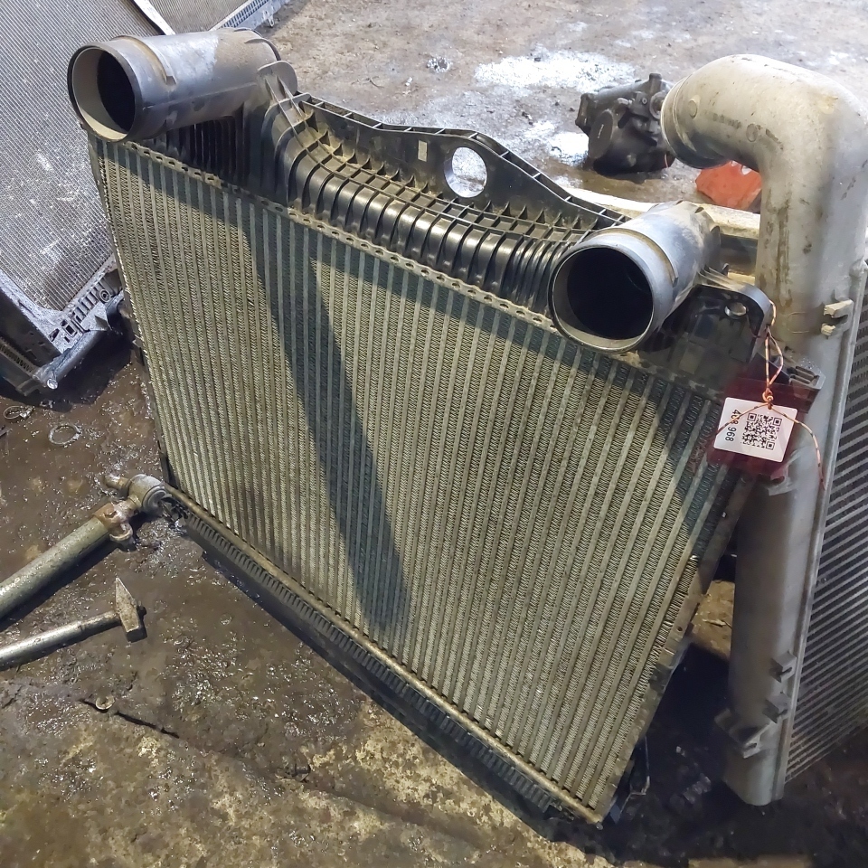 81061300231 MAN Интеркулер, № XF468968, фото 1