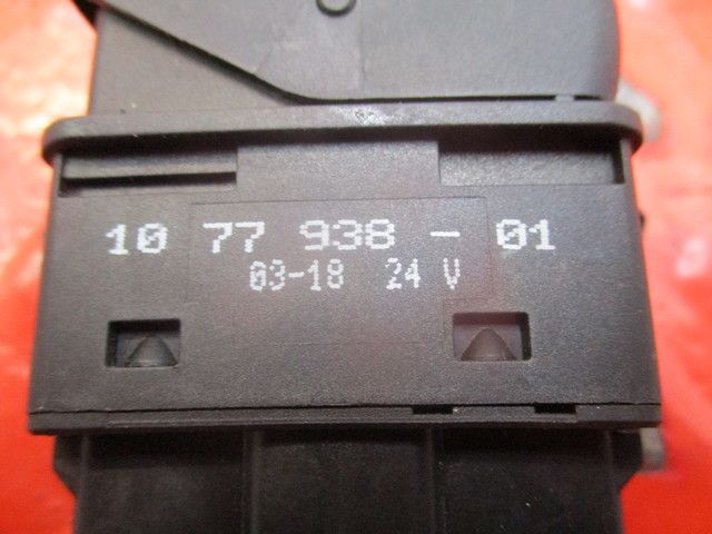 1077938 VOLVO Кнопка, № XF370123, фото 2