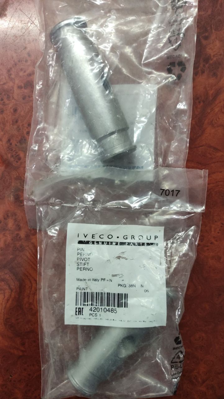 42010485 IVECO Палец крепления топливного бака, фото 1