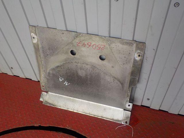 9304923230 MERCEDES Защита глушителя, № XF250647, фото 3
