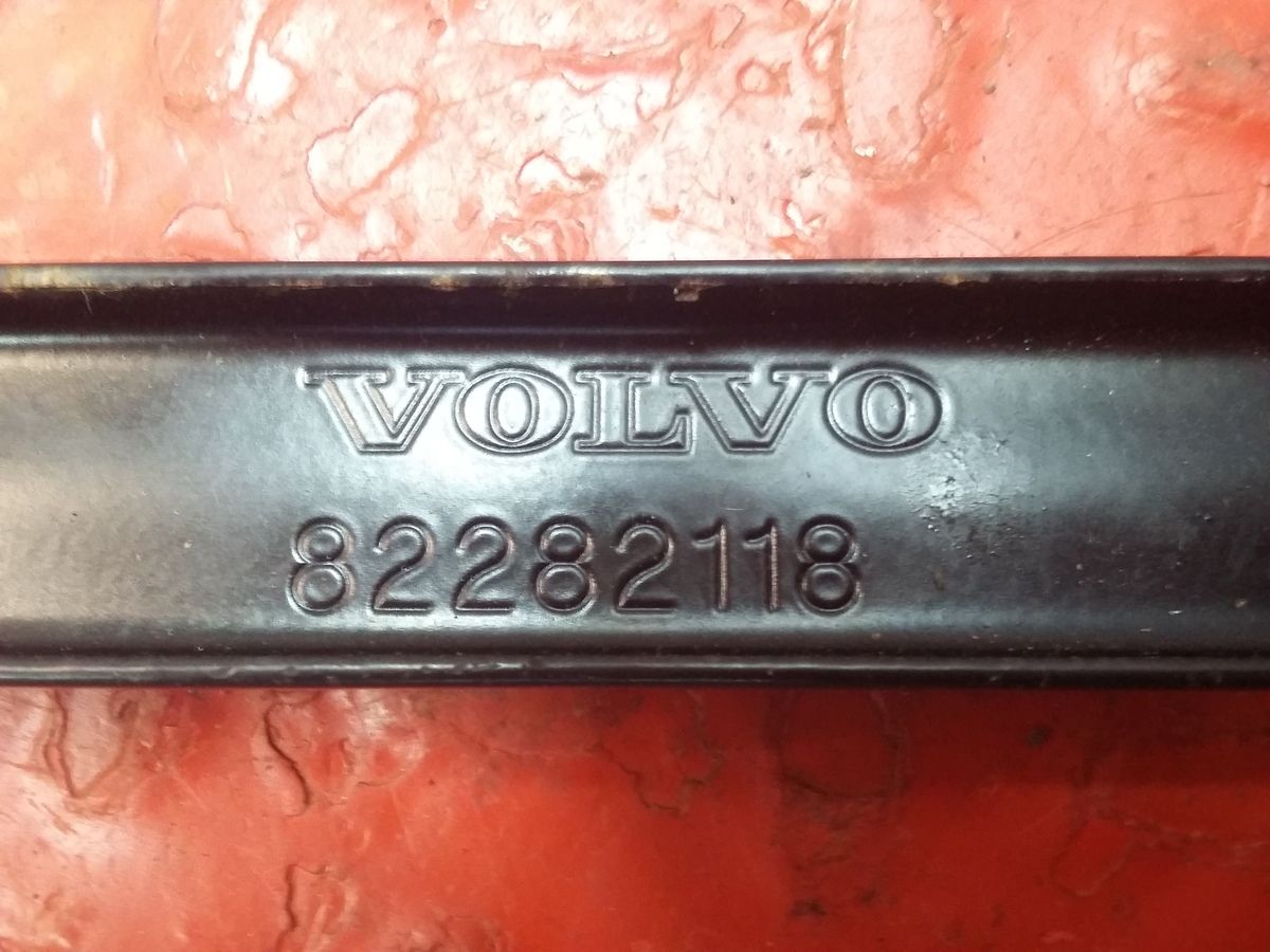 82282118 VOLVO Кронштейн бардачка, № XF417369, фото 5